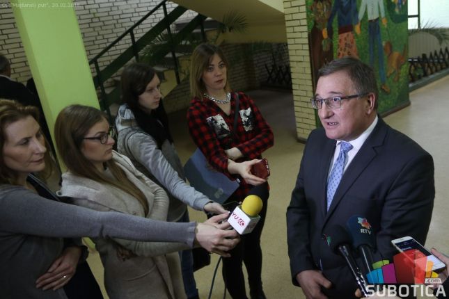 Pokrajinski sekretar, Mihalj Njilaš, posetio OŠ "Majšanski put"