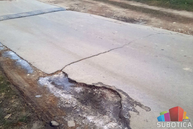 Rupa na putevima bezbroj, dežurne ekipe svaki dan na terenu