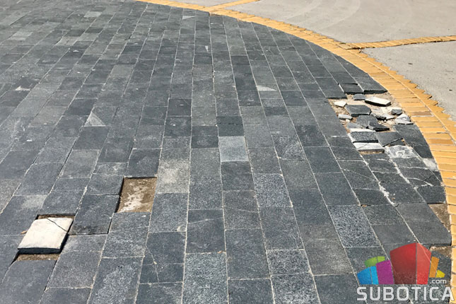 Oštećene granitne ploče biće zamenjene tokom ovog meseca