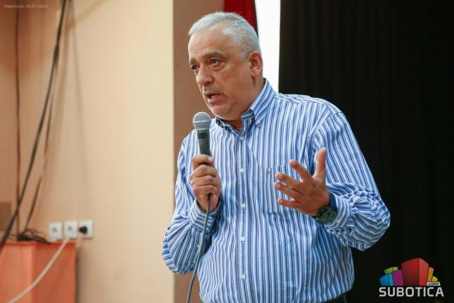 Građani Hajdukova: Migrantska kriza ili terorizam? Policija: Svakodnevno delujemo i planiramo kako da zaštitimo građane!