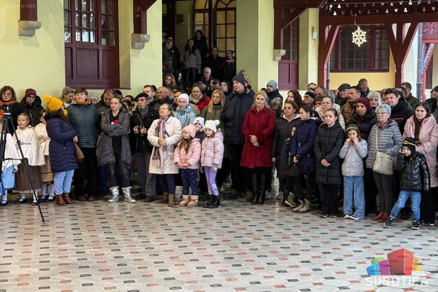 Božićni vašar na Paliću u znaku tradicije, druženja i humanosti