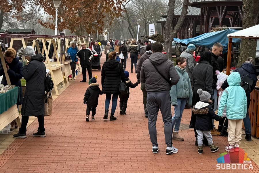 Božićni vašar na Paliću u znaku tradicije, druženja i humanosti