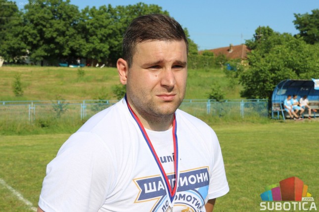 Fudbal: "Lokomotivi" uručen pehar, revijalni meč završen bez pobednika