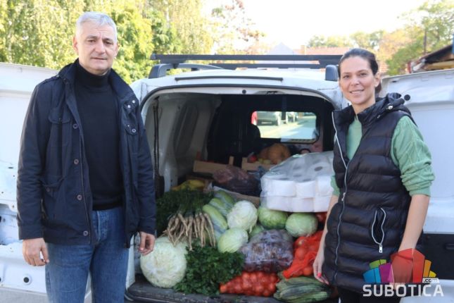 Bogata ponuda na "Vašaru zimnice", prikupljene namirnice voća i povrća za 11 porodica