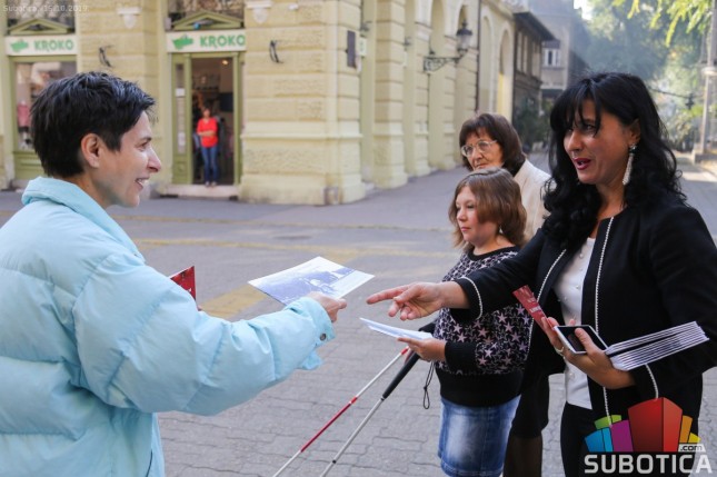 Obratite pažnju na beli štap!
