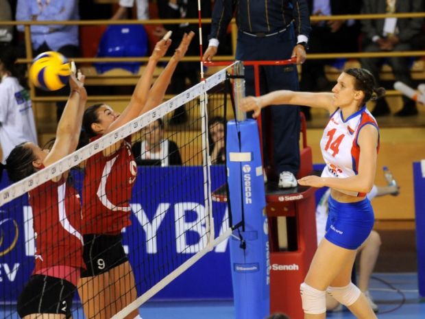 Pobeda odbojkašica Srbije uz rekordnu posetu u Hali sportova