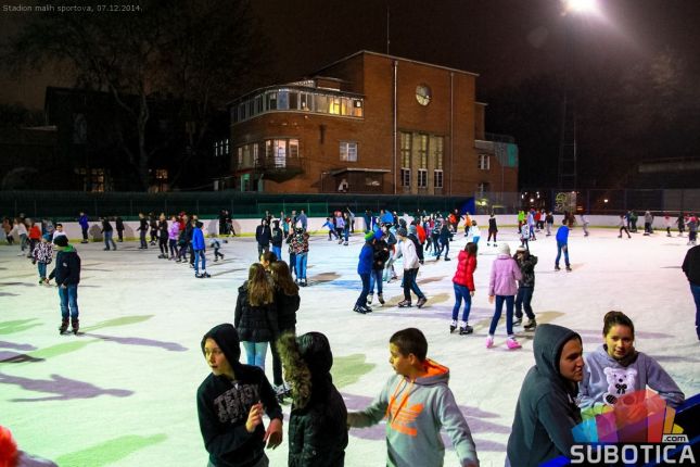 Od petka led na Gradskom klizalištu, kreće i školica klizanja