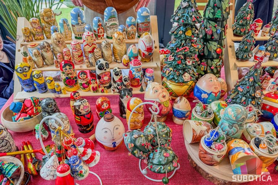 Božićni market - ručni radovi u duhu božićnih i novogodišnjih praznika