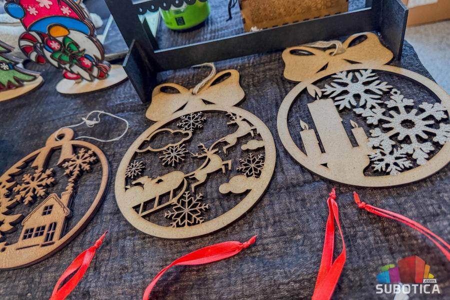 Božićni market - ručni radovi u duhu božićnih i novogodišnjih praznika