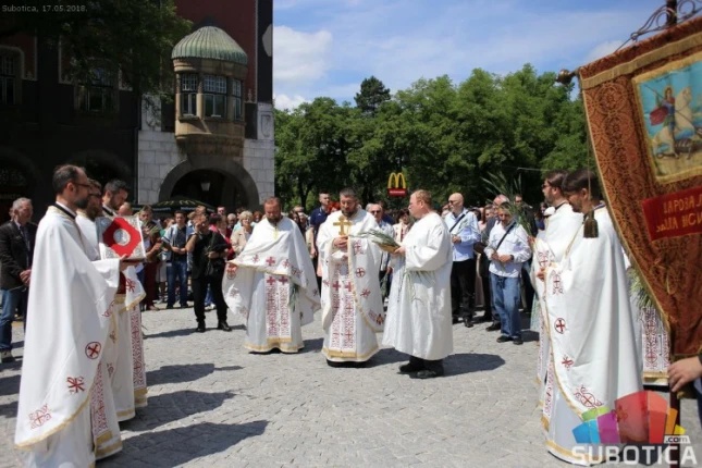 Sutra se obeležava Spasovdan, posle liturgije sledi litija kroz grad