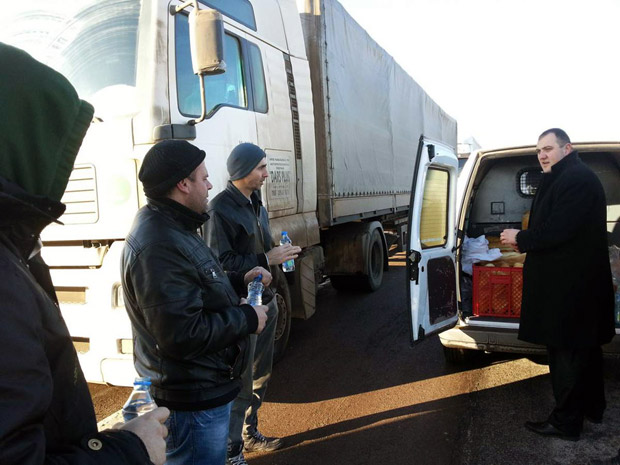 Grad dostavio obroke vozačima teretnih vozila "zarobljenim" na auto-putu