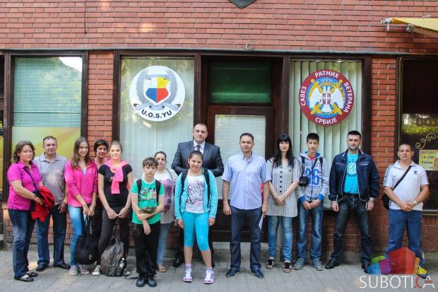 Deca ratnih veterana ispraćena u desetodnevni edukativni kamp