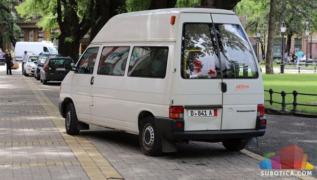 Donirano specijalno vozilo namenjeno za prevoz osoba sa invaliditetom