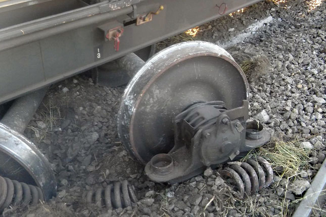 Teretni voz iskočio iz šina kod stanice "Naumovićevo"