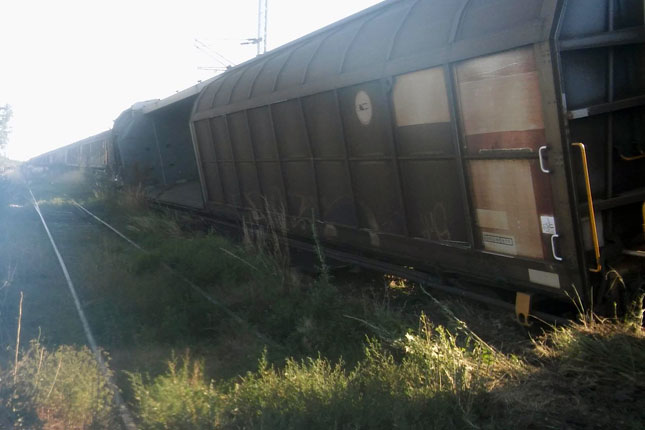 Teretni voz iskočio iz šina kod stanice "Naumovićevo"