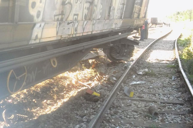 Teretni voz iskočio iz šina kod stanice "Naumovićevo"