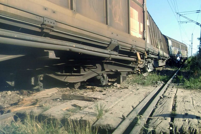 Teretni voz iskočio iz šina kod stanice "Naumovićevo"