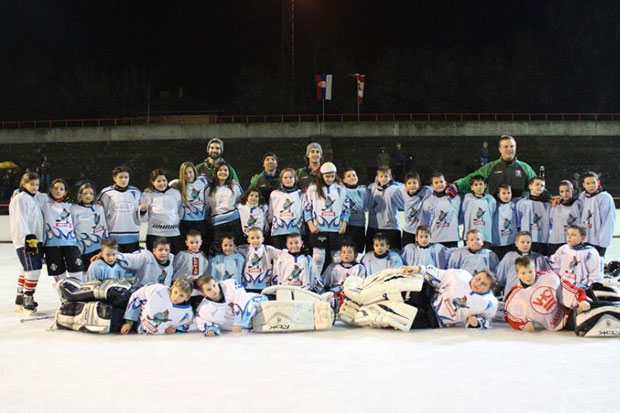 Ledena ploča skinuta, ali hokejaši nastavljaju sa takmičenjima