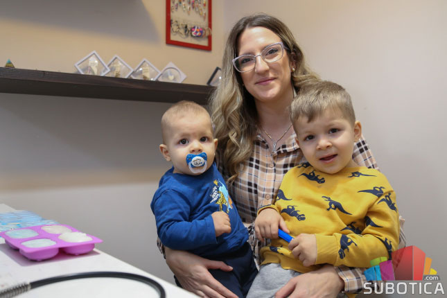 Subotičanka izrađuje nakit od majčinog mleka