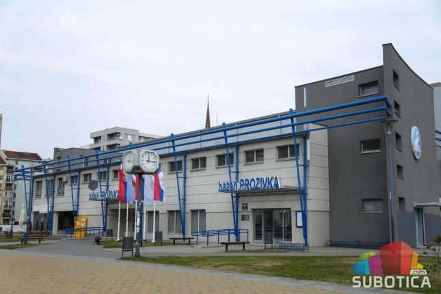 Veliki bazen na Prozivci privremeno zatvoren zbog bakterija u vodi