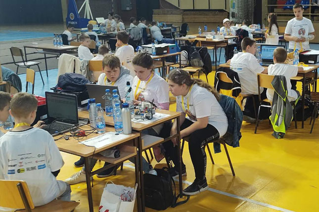 Održano takmičenje u programiranju Lego robota