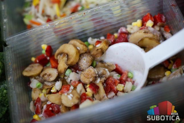 Širok izbor smrznute hrane u prodavnici "Ice House"