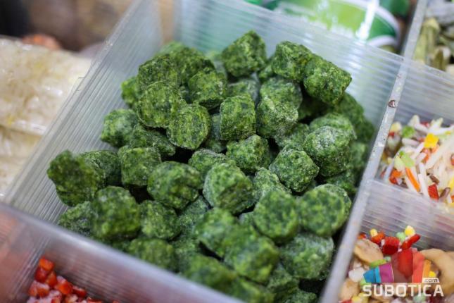 Širok izbor smrznute hrane u prodavnici "Ice House"