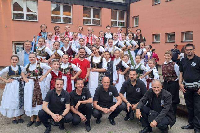 Folkloraši "Mladosti" zablistali na smotri folklora u Valjevu