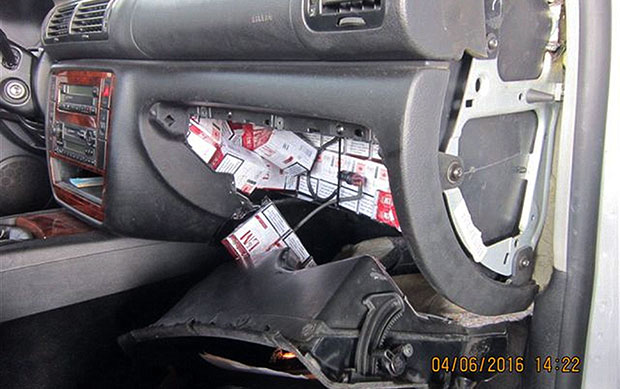 Kalašnjikov i cigarete na Kelebiji