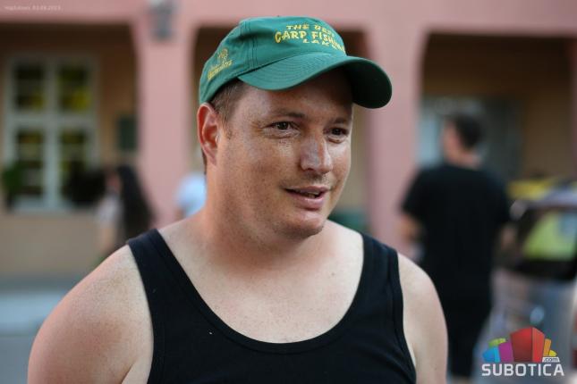 Meštani Hajdukova: Migranata je manje, taksisti nam prave probleme