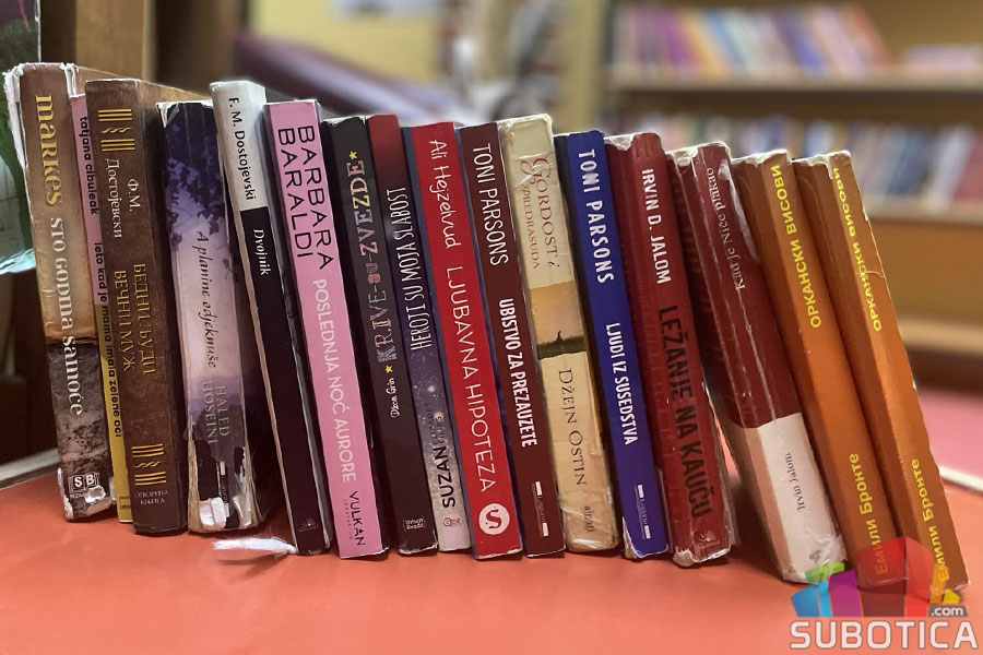 Leto u znaku trilera i ljubavnih romana – biblioteka puna čitalaca svih generacija