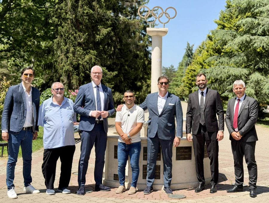 Delegacija Olimpijskog komiteta održala radnu sednicu, posetila Gradsku kuću i Olimpijsku česmu