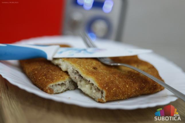 Slatko-slani užitak je dobio novu dimenziju - palačinke od pola metra