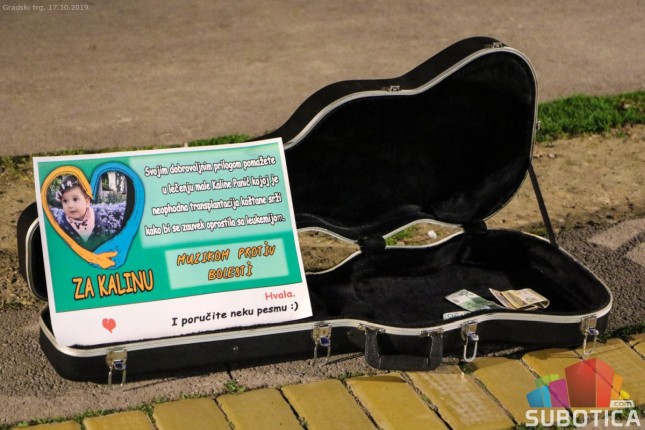 Pesmom pomažu bolesnoj devojčici