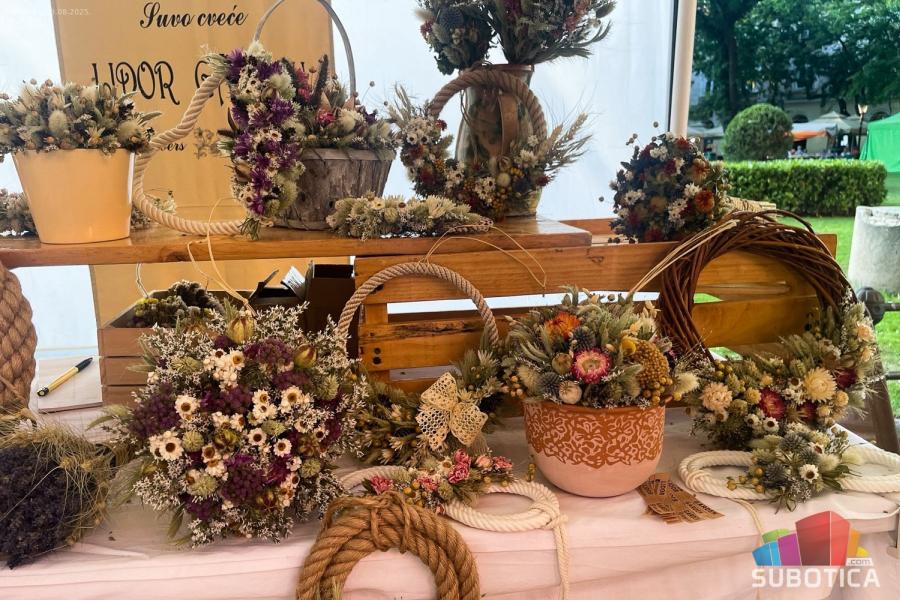 Dekoracije od suvog cveća - zaboravljena tradicija popularna širom sveta