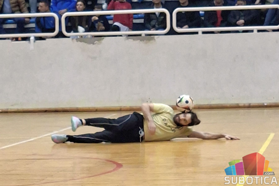 Mali fudbal: „Šeki enterijeri Real impeks“ pobednik  52.  Novogodišnjeg turnira