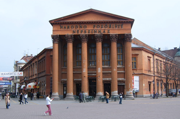 Vratilo se lice Subotice - otkrivena prednja fasada Narodnog pozorišta!