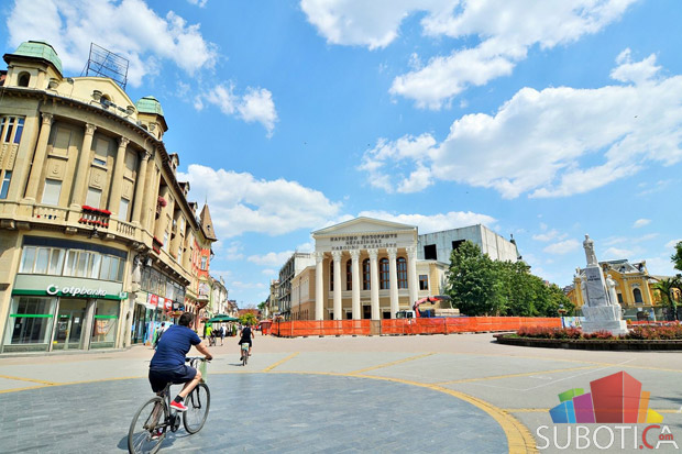 Ponovo stala obnova pozorišta u Subotici, vlast tvrdi da je krivac politika