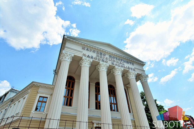 Vratilo se lice Subotice - otkrivena prednja fasada Narodnog pozorišta!