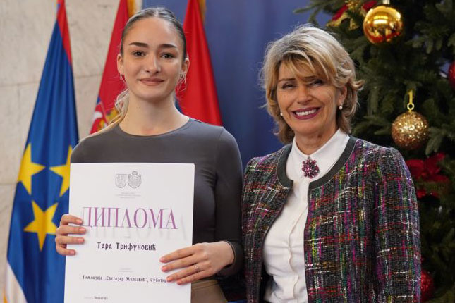 Pokrajinska vlada nagradila najdarovitije učenike i njihove mentore