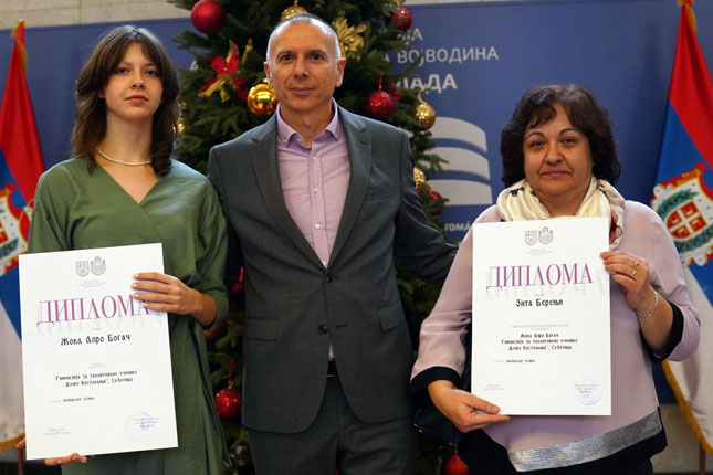 Pokrajinska vlada nagradila najdarovitije učenike i njihove mentore