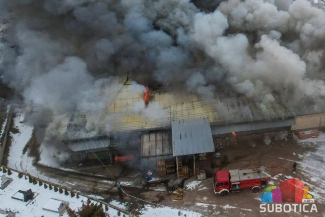 Lokalizovan požar u marketu „Svetofor“, u gašenju učestvovalo 40 vatrogasaca