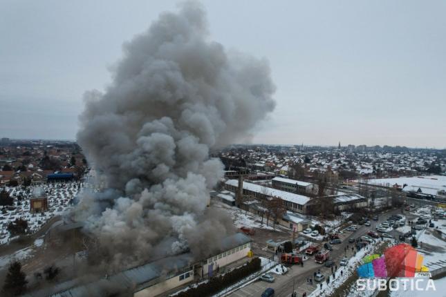 Lokalizovan požar u marketu „Svetofor“, u gašenju učestvovalo 40 vatrogasaca