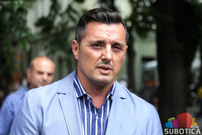 Uz "EasyPark" aplikaciju do lakšeg i jednostavnijeg korišćenja javnih parkinga