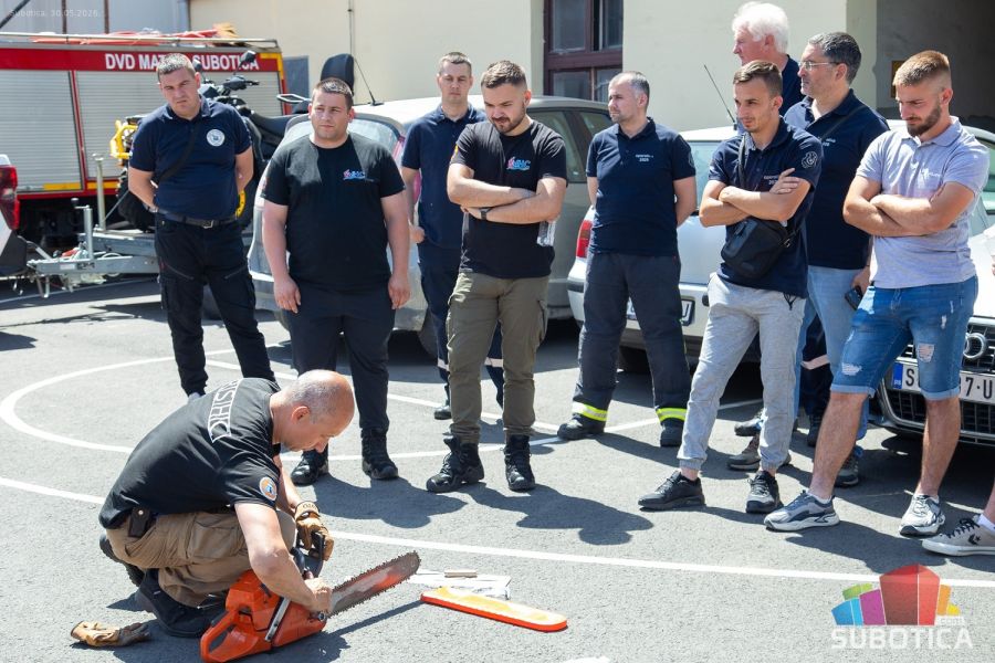 Vatrogasci uvežbavali gašenje šumskih požara, pa odmah intervenisali na terenu