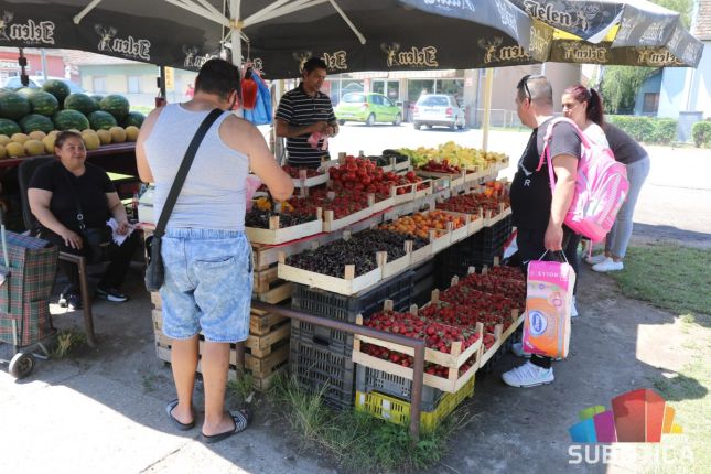 Stigle prve lubenice, kilogram grčkog bostana košta 150 dinara