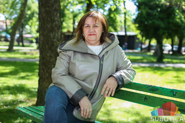 SUgrađani: Ksenija Vujković Lamić - "Đe si našla da njega obučeš u žuto?!"