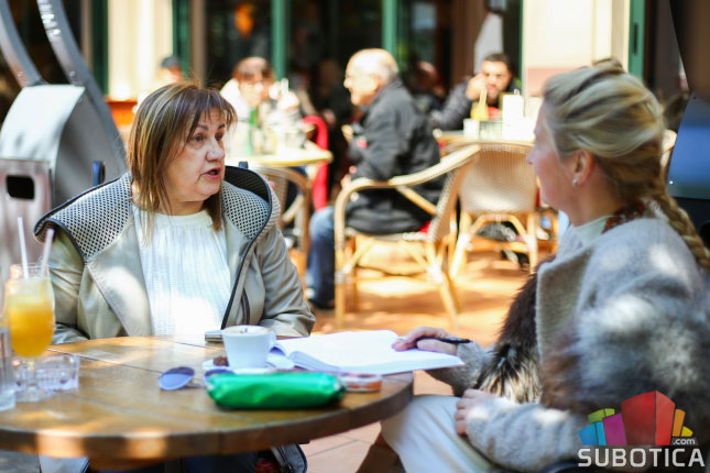 SUgrađani: Ksenija Vujković Lamić - "Đe si našla da njega obučeš u žuto?!"