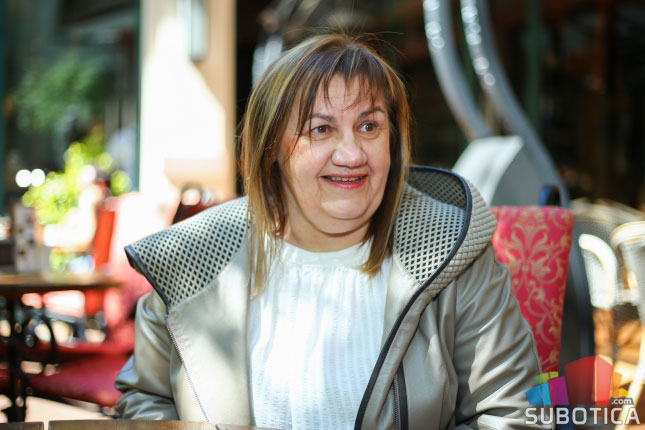 SUgrađani: Ksenija Vujković Lamić - "Đe si našla da njega obučeš u žuto?!"