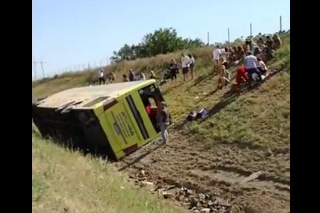 Poljski autobus sa decom sleteo sa puta kod Malog Iđoša, jedna osoba poginula